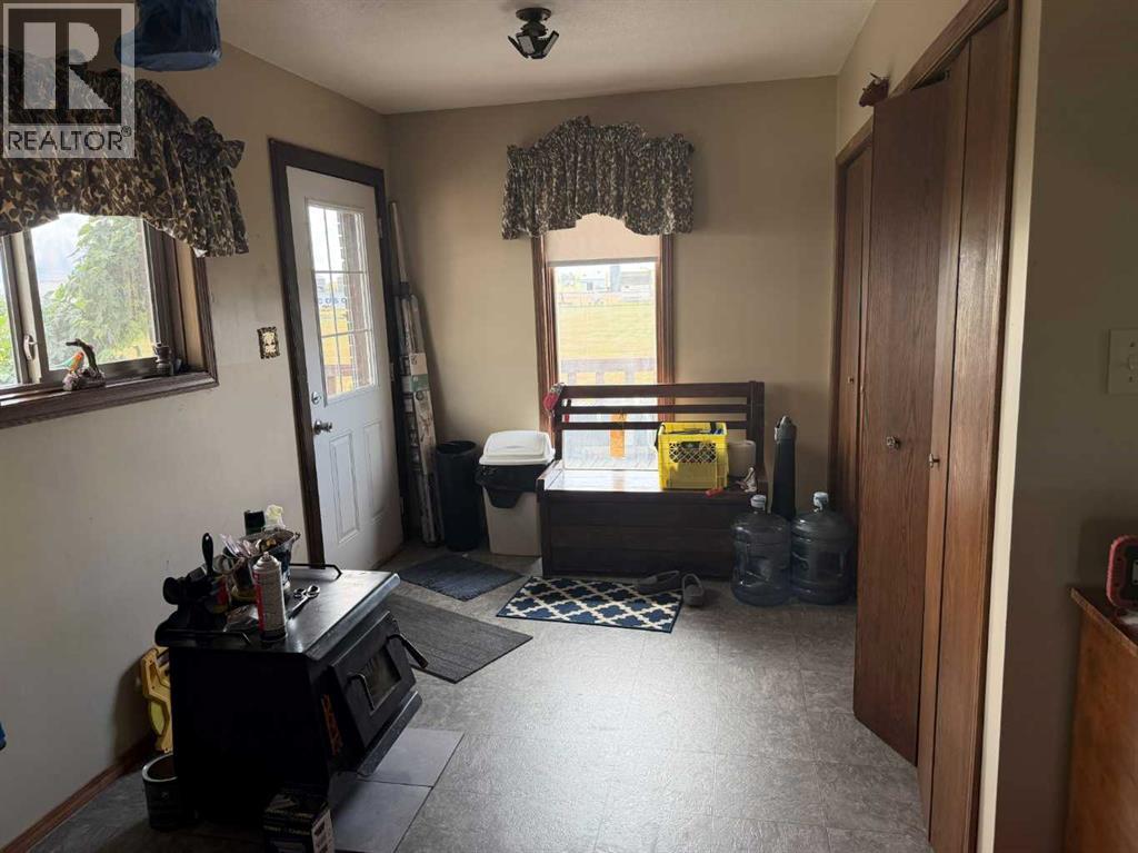 1229 TWP RD 174 - 7