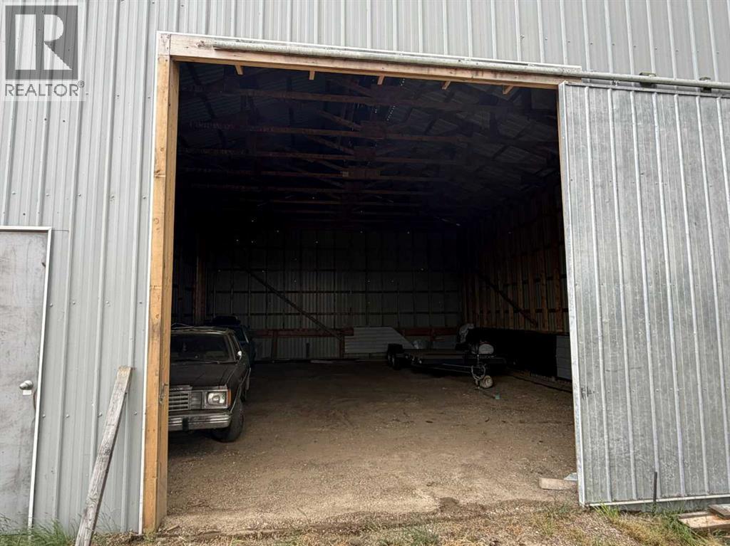 1229 TWP RD 174 - 33