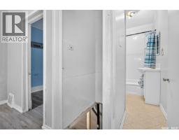 55 Iroquois Street W, Moose Jaw, SK S6H5A4 Photo 28