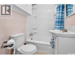 55 Iroquois Street W, Moose Jaw, SK S6H5A4 Photo 29