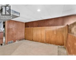 55 Iroquois Street W, Moose Jaw, SK S6H5A4 Photo 34