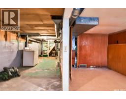 55 Iroquois Street W, Moose Jaw, SK S6H5A4 Photo 35