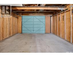 55 Iroquois Street W, Moose Jaw, SK S6H5A4 Photo 44