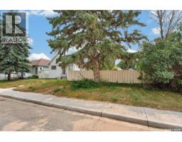 55 Iroquois Street W, Moose Jaw, SK S6H5A4 Photo 49