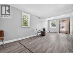 55 Iroquois Street W, Moose Jaw, SK S6H5A4 Photo 7