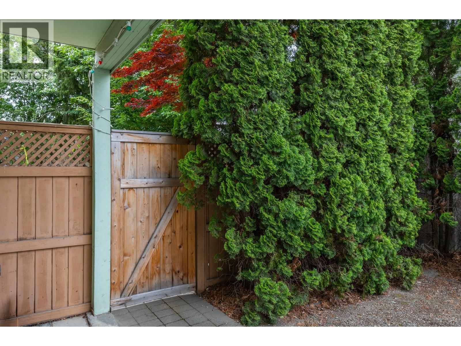 1812 46 Avenue - 48