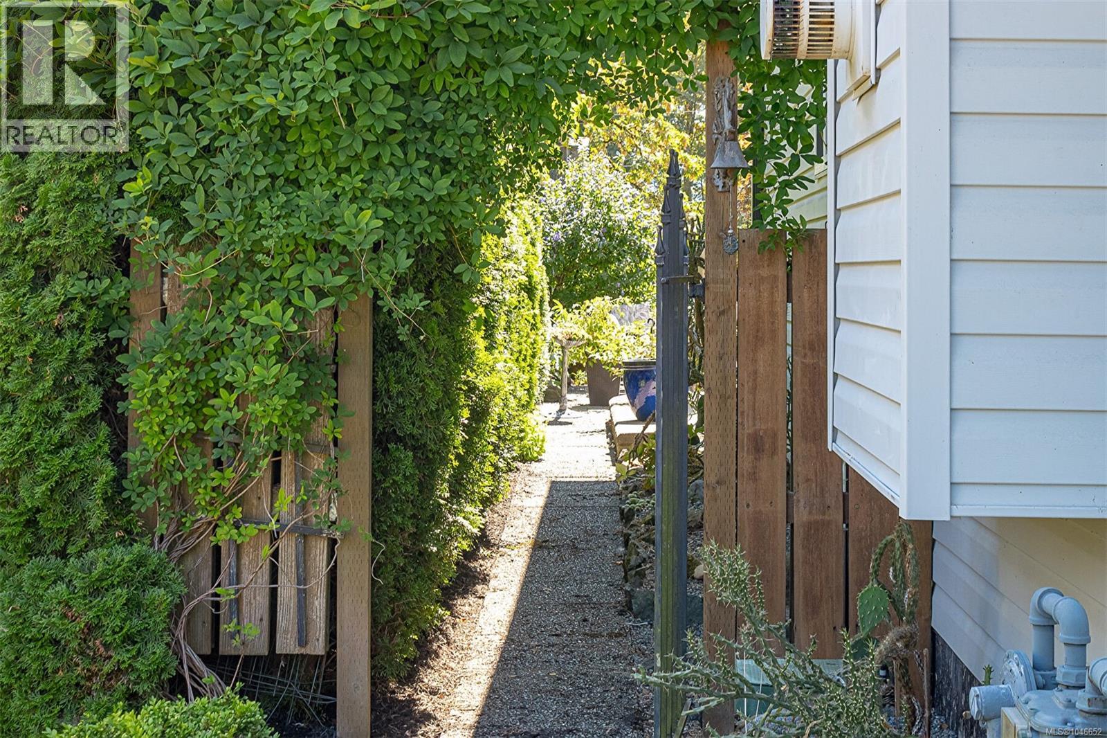 3162 Channel Blvd - Image 63