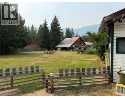 Kitchen - 4243 Bloomquist Road, Malakwa, BC V0E2J0 Photo 9