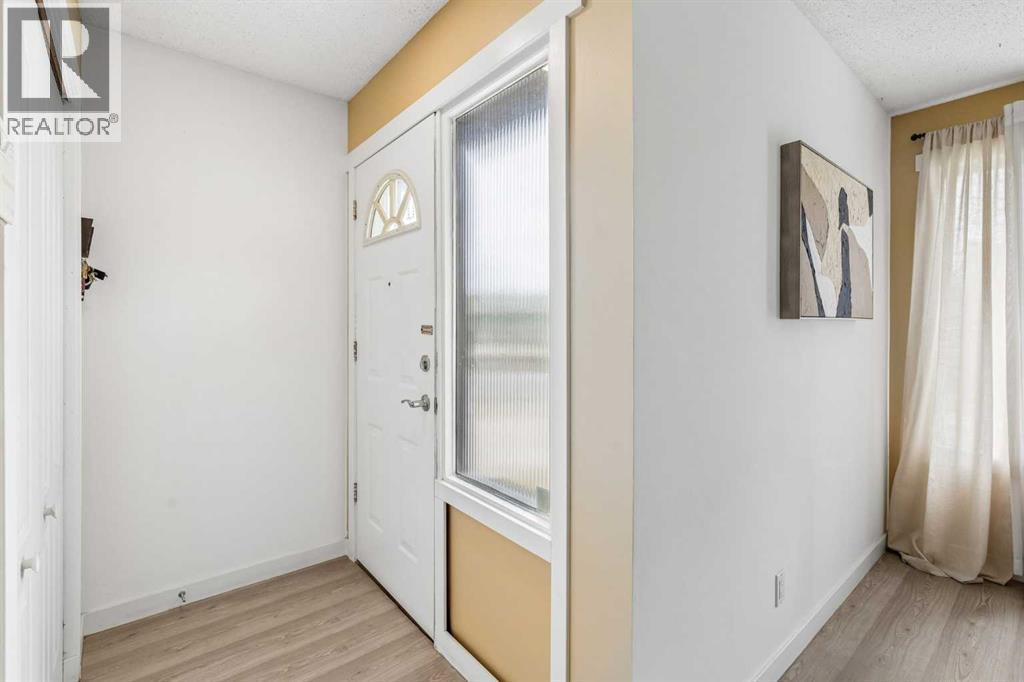 212 Whitman Place NE, Whitehorn, Calgary photo 3