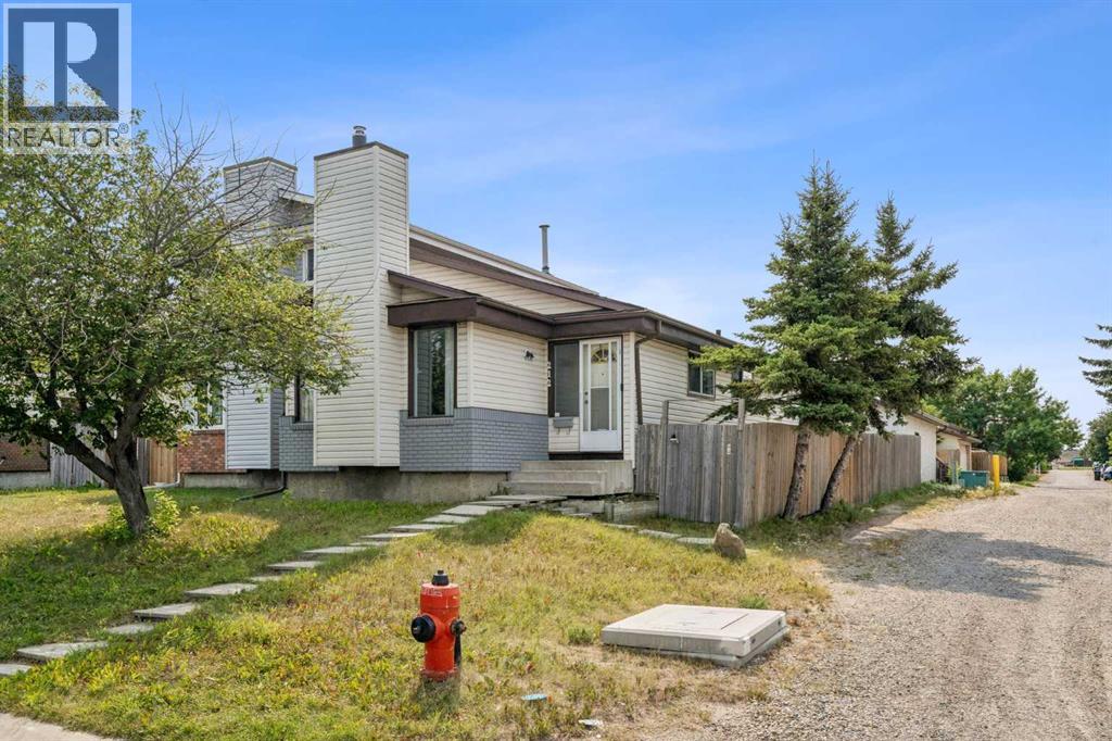 212 Whitman Place NE, Whitehorn, Calgary photo 1