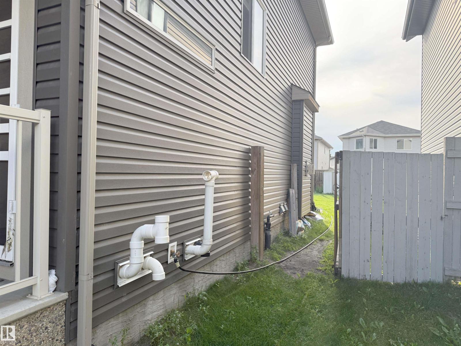 1862 32A ST NW - 10