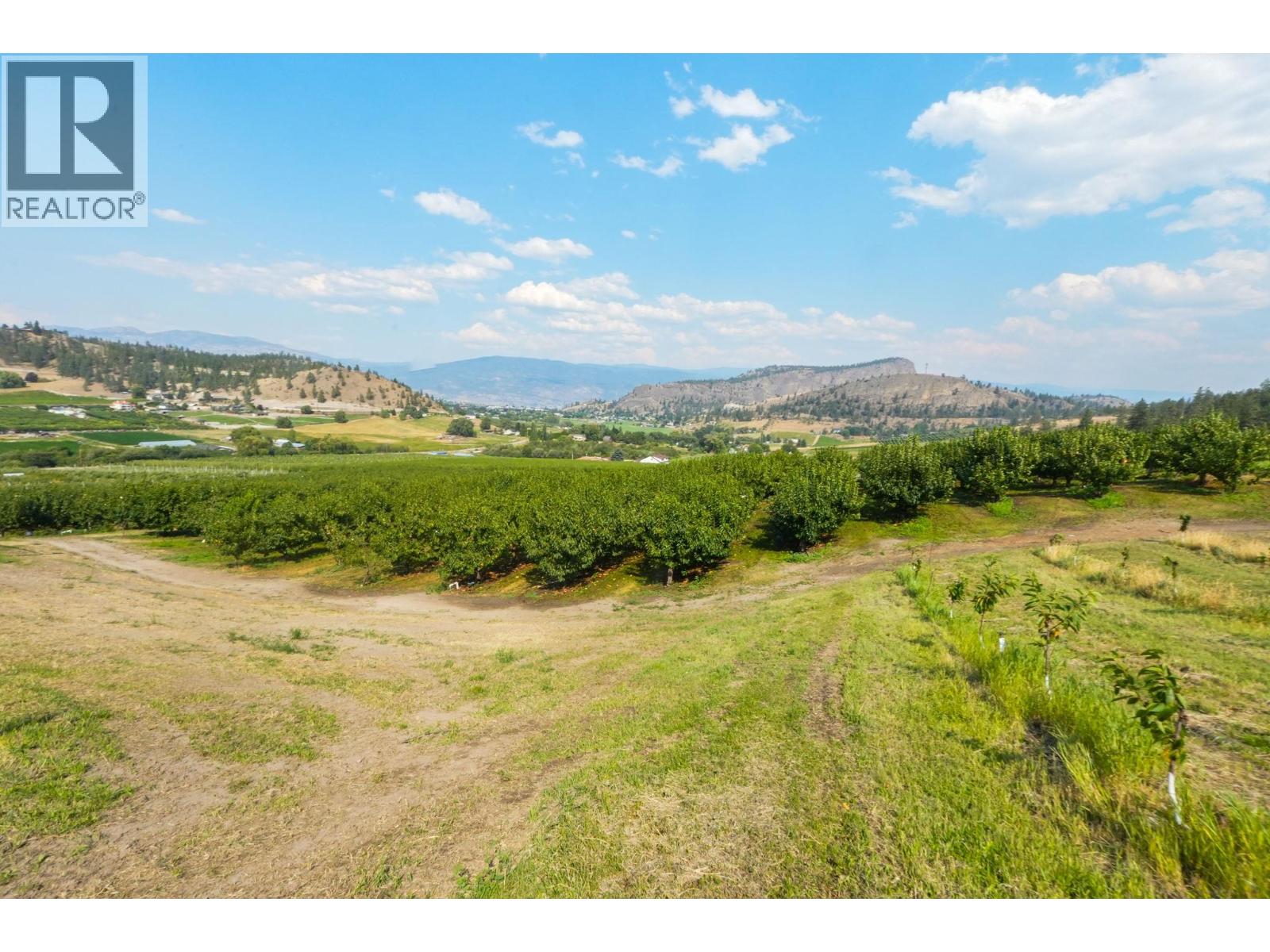 9827 Gillard Avenue, Summerland