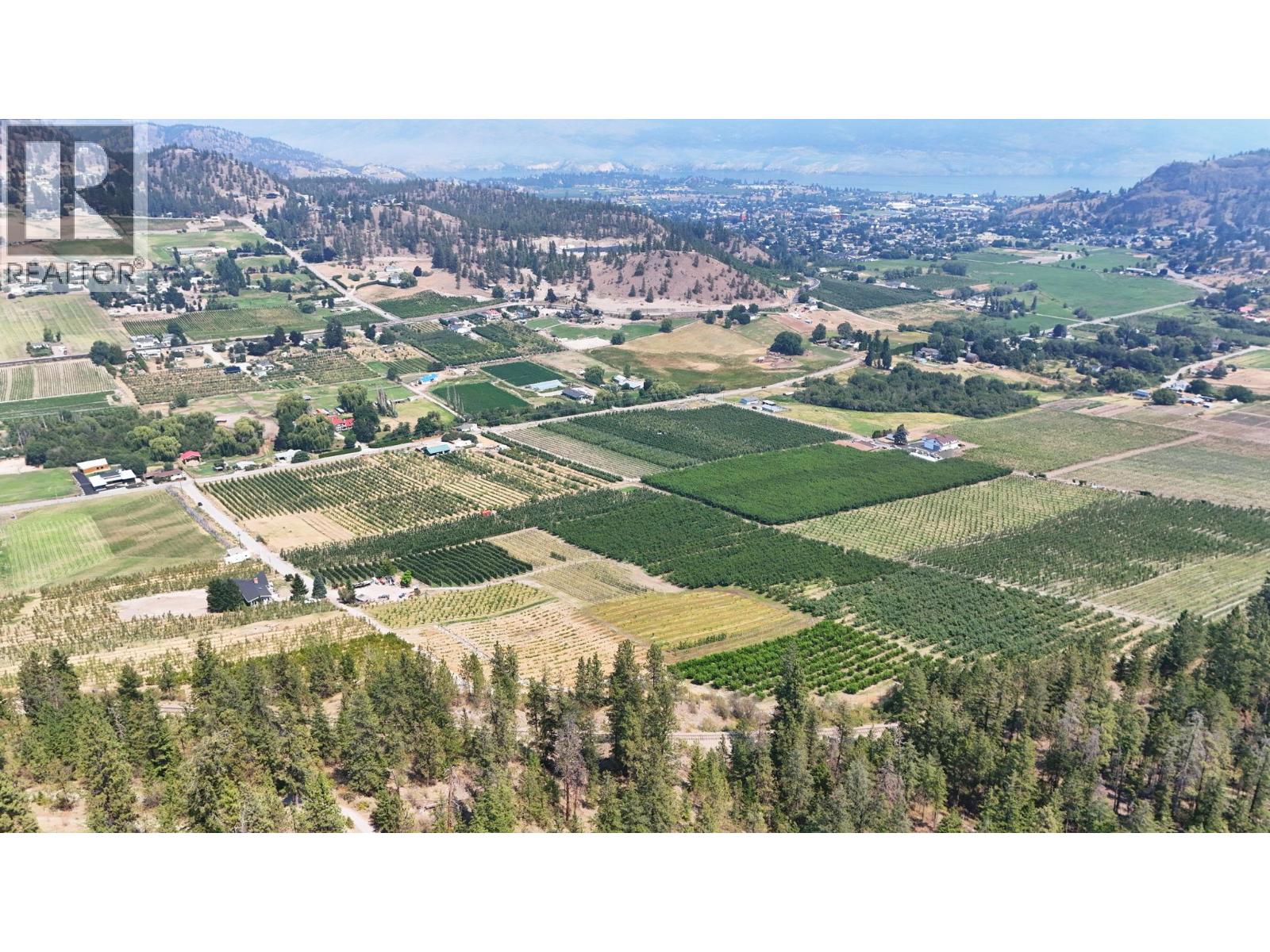 9827 Gillard Avenue, Summerland