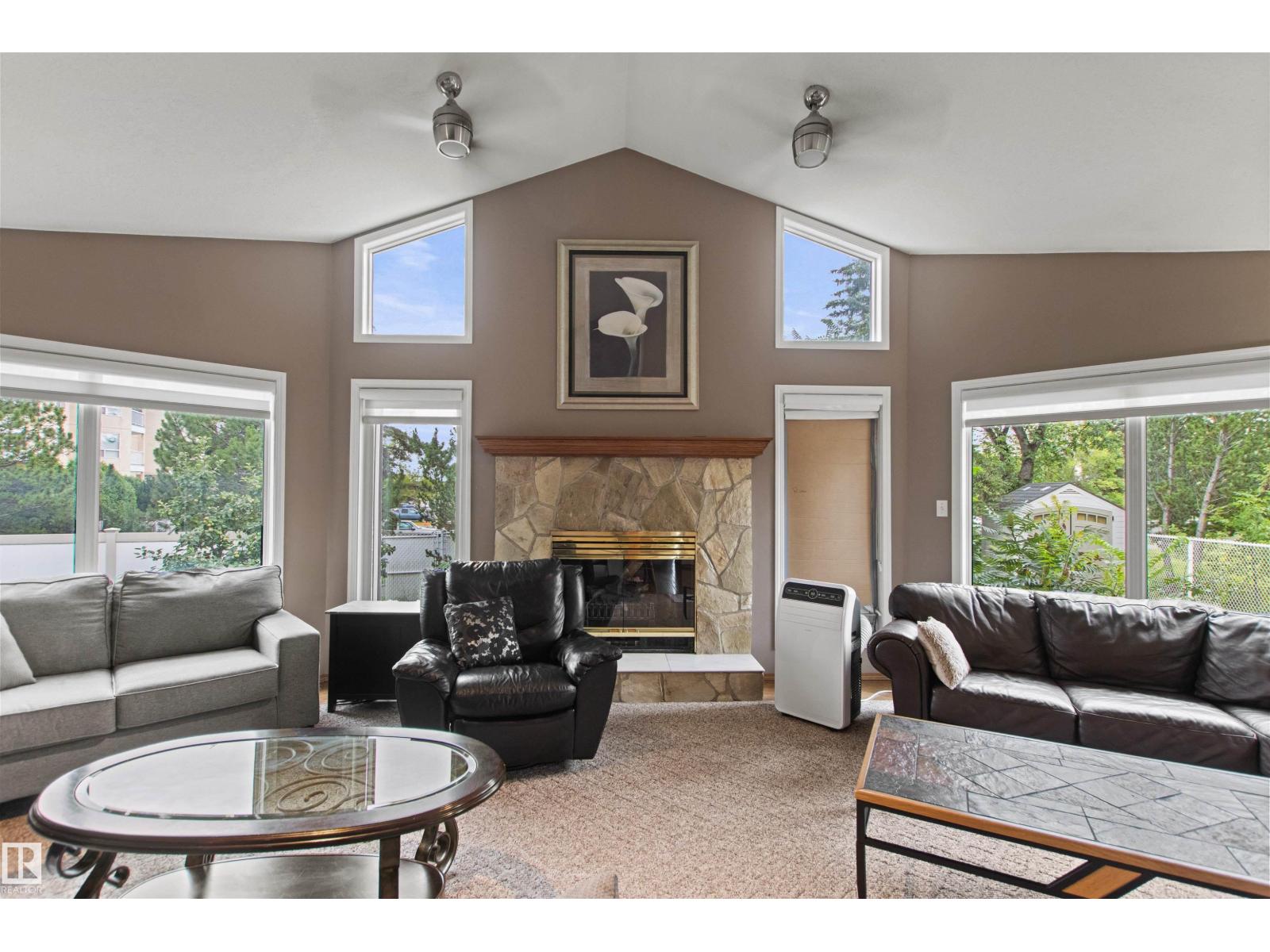11139 157 AV NW - 13