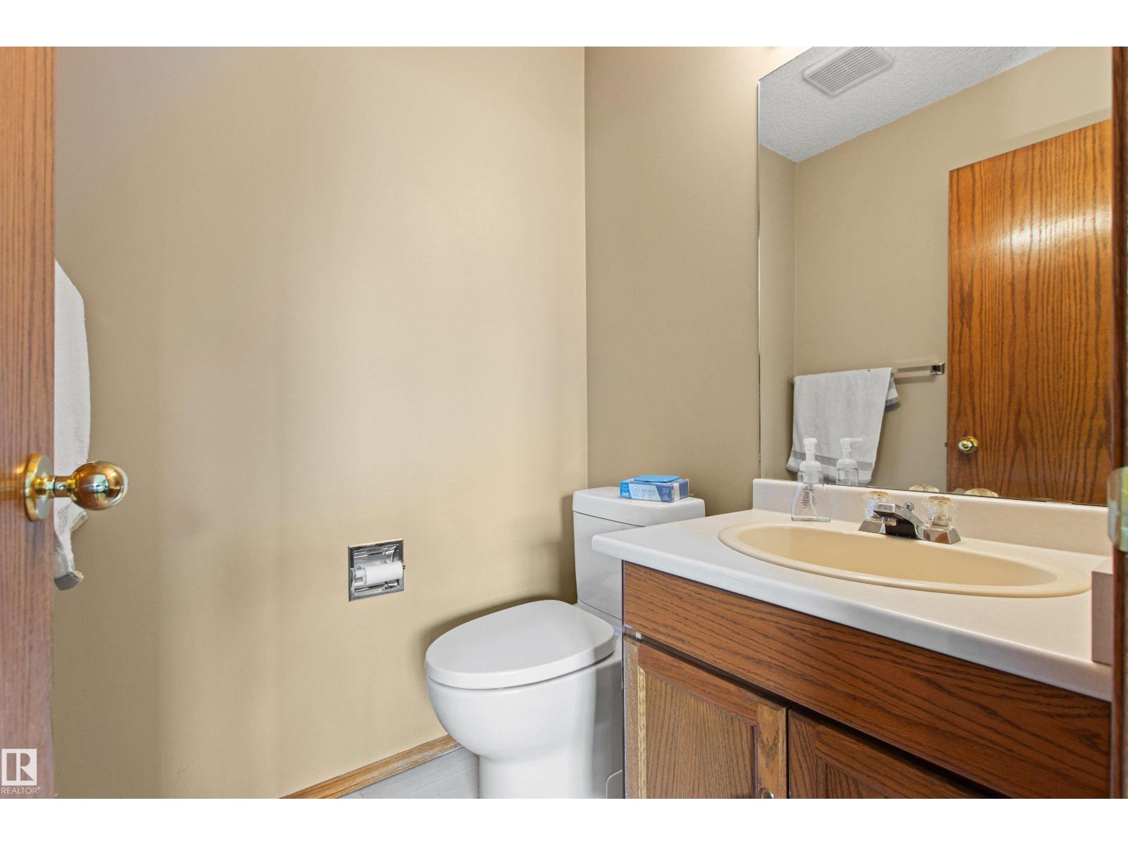 11139 157 AV NW - 32
