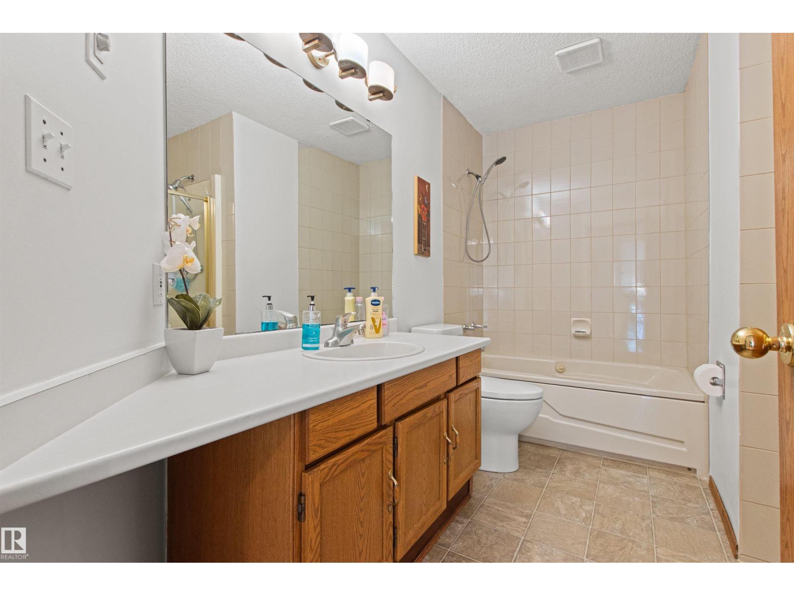 11139 157 AV NW - 35