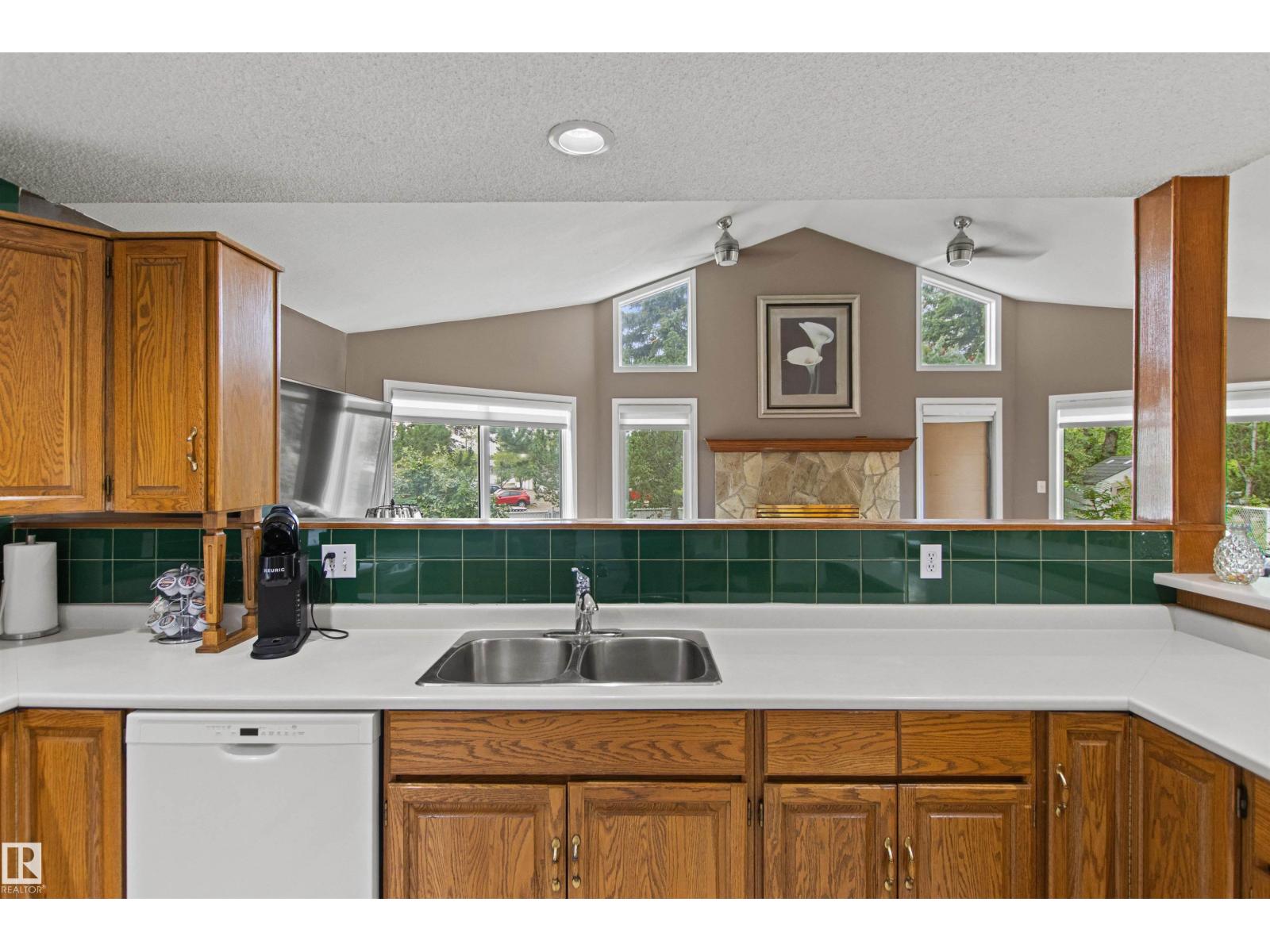 11139 157 Avenue NW - Photo 7
