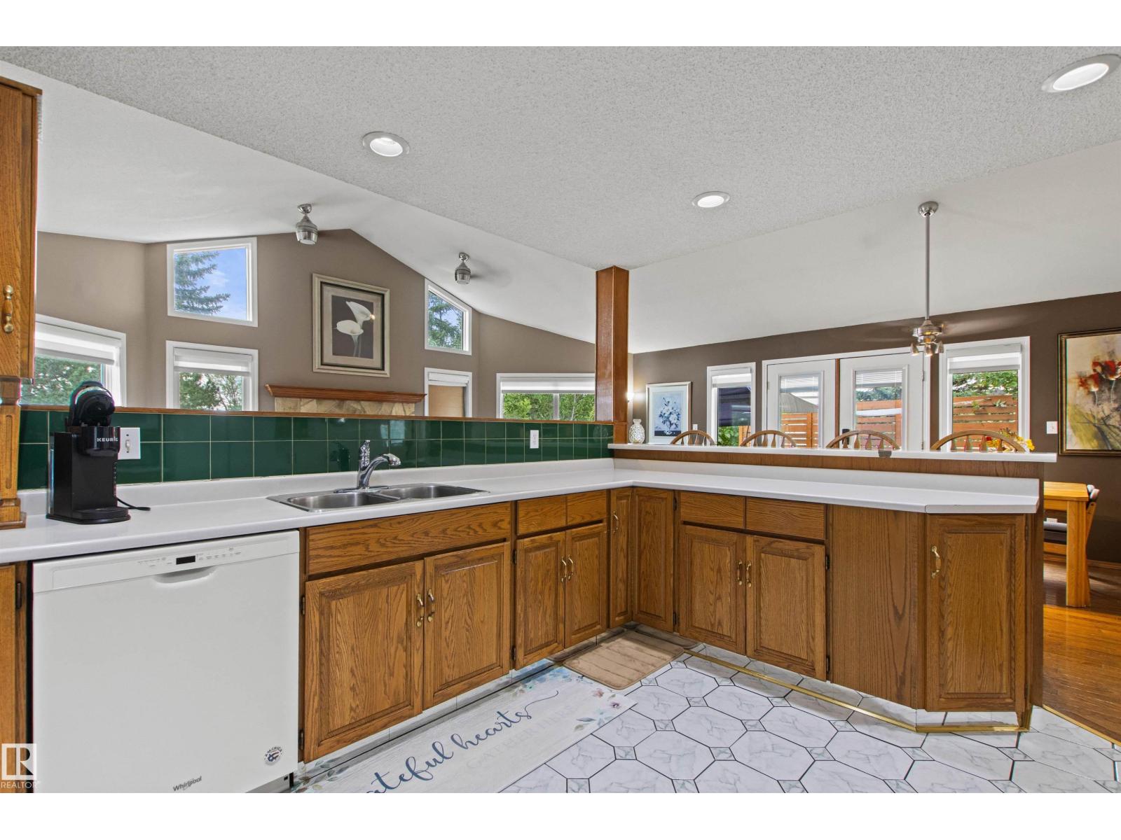 11139 157 AV NW - 8