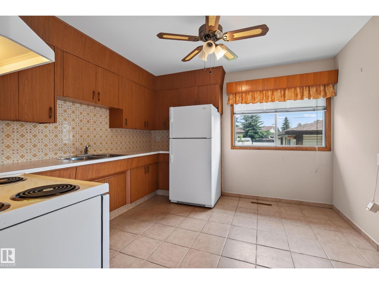 8411 136 AV NW - 10