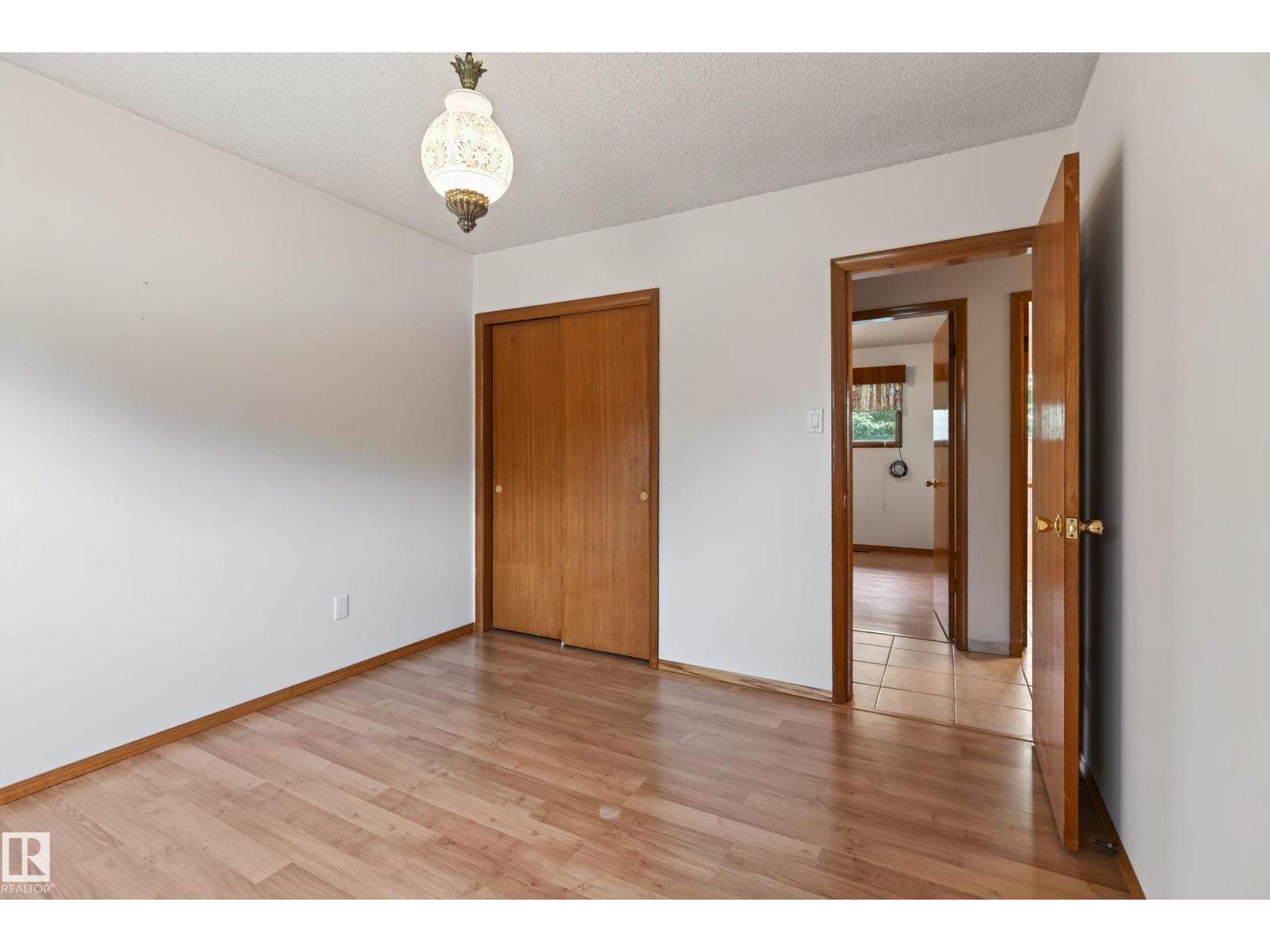 8411 136 AV NW - 14