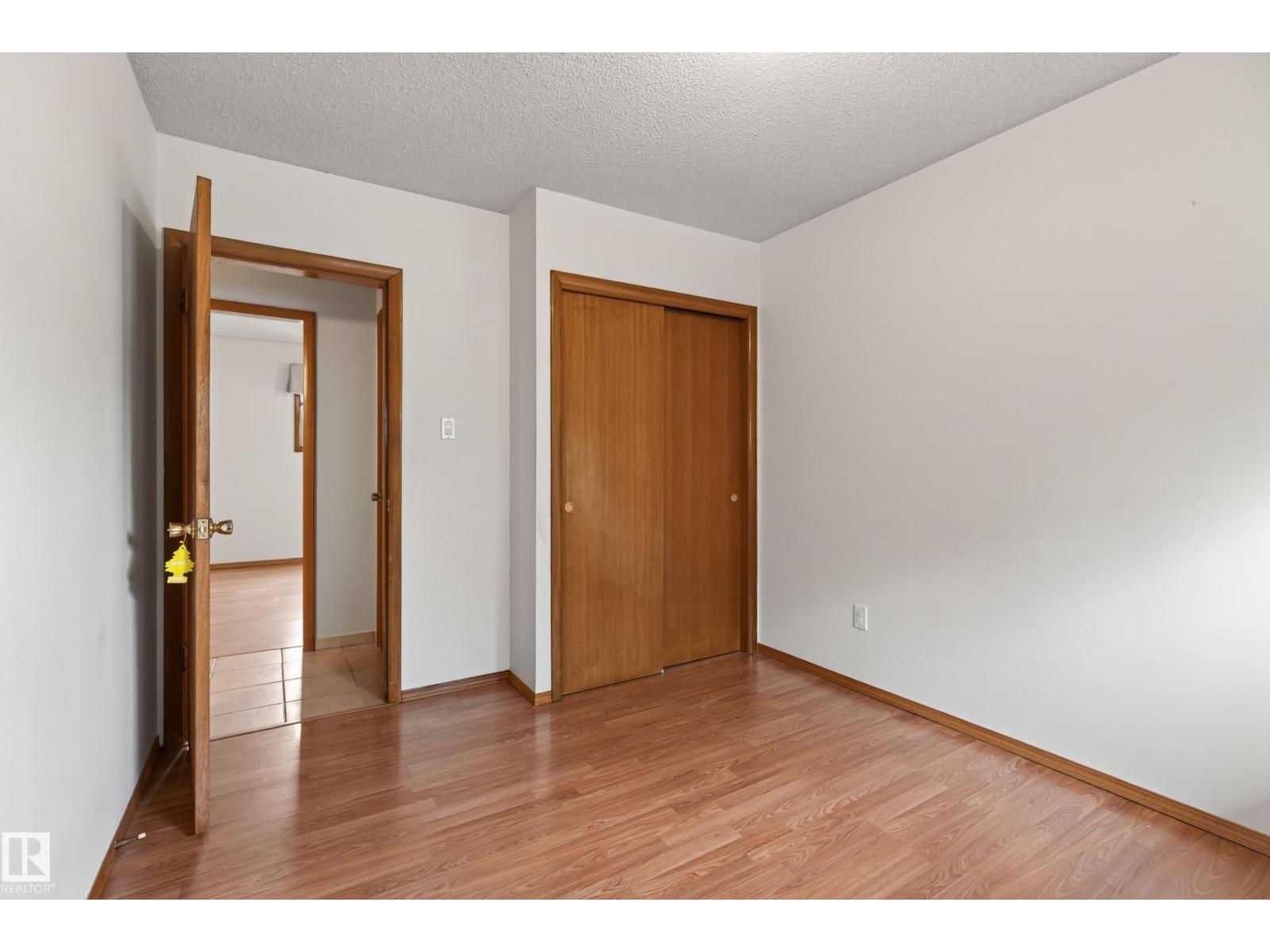 8411 136 AV NW - 18