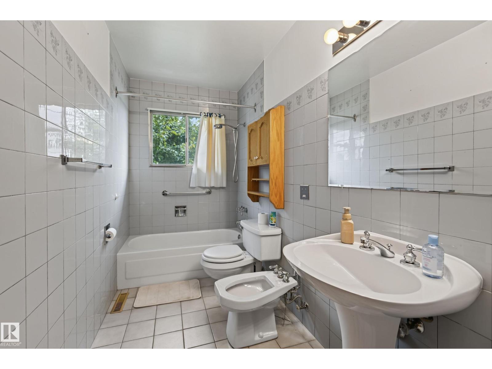 8411 136 AV NW - 19