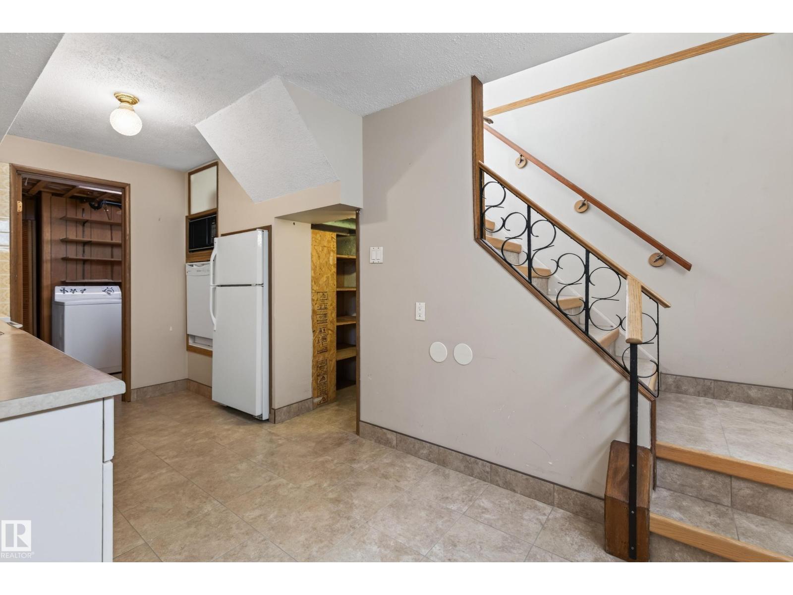8411 136 AV NW - 20