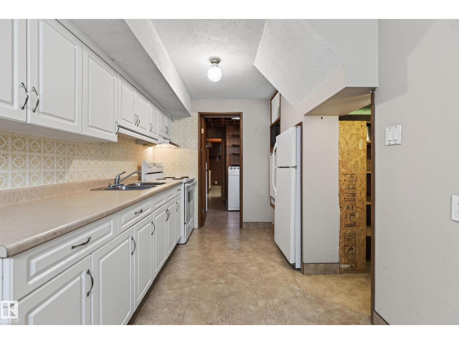 8411 136 AV NW - 21