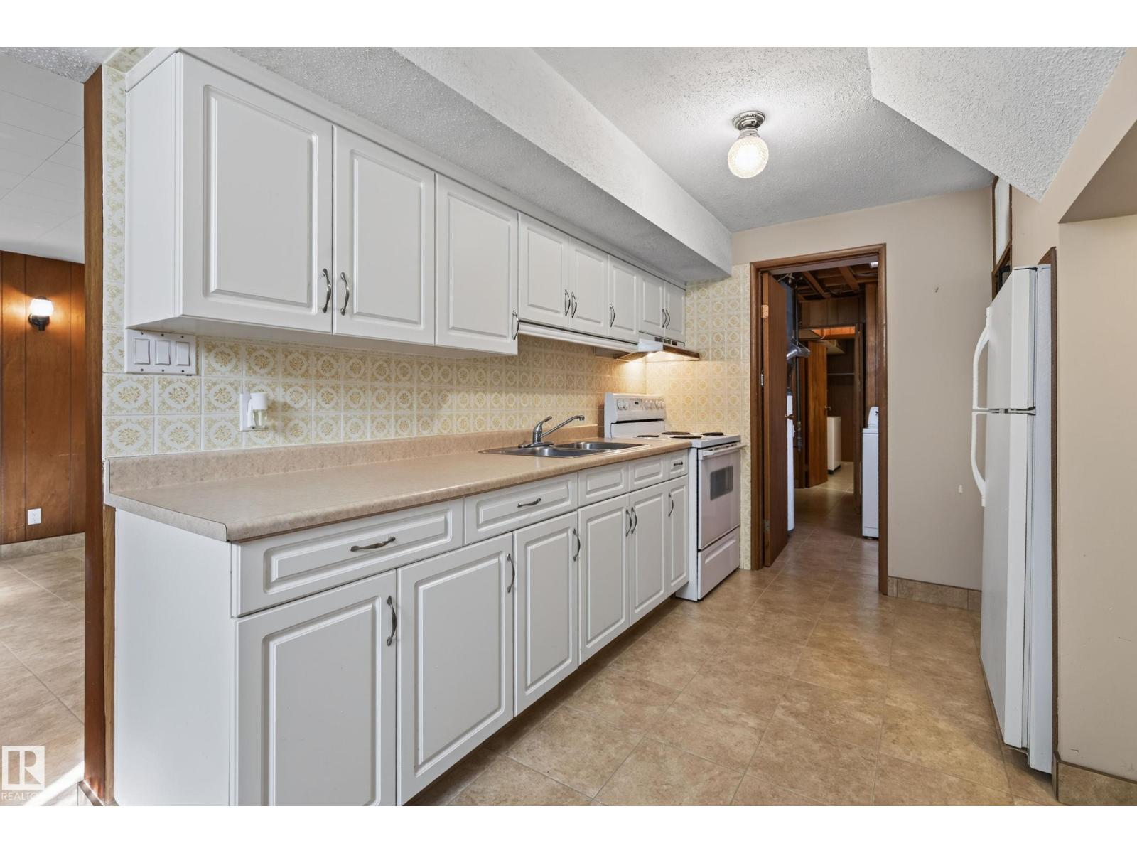 8411 136 AV NW - 22