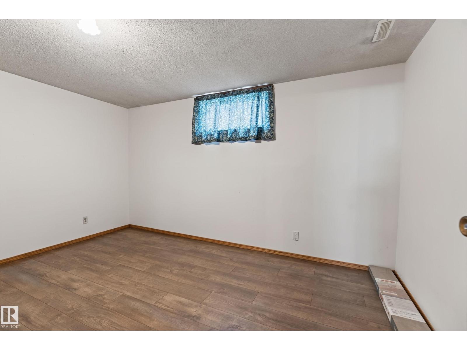 8411 136 AV NW - 27