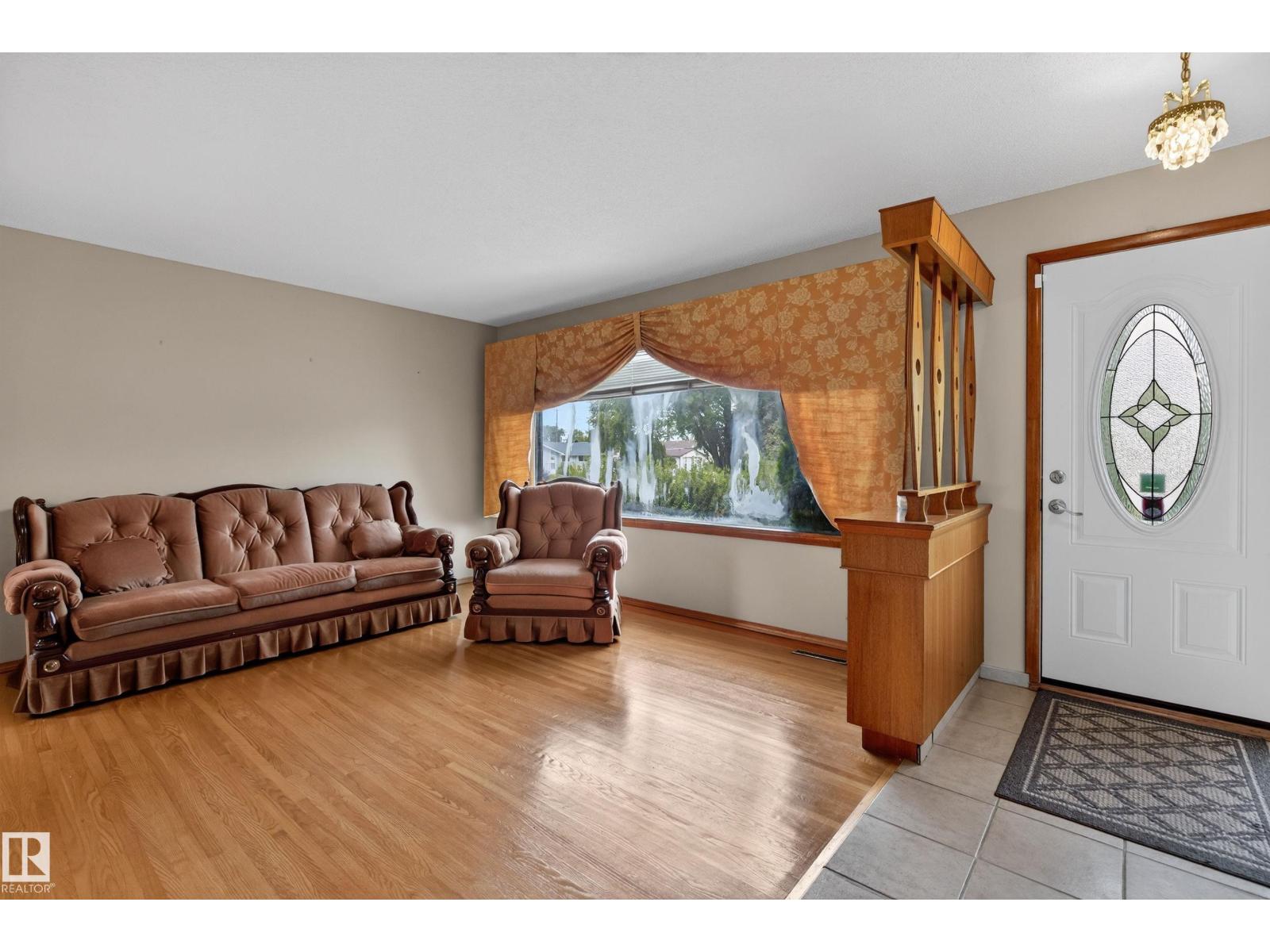 8411 136 AV NW - 3
