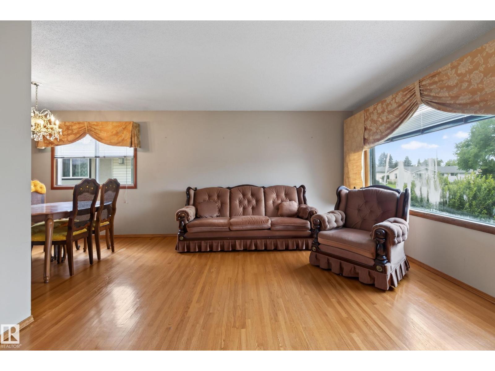 8411 136 AV NW - 4