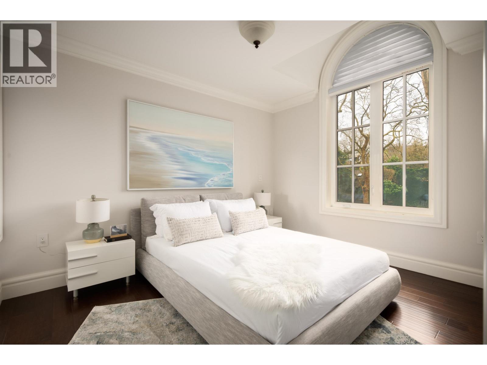 3955 W BROADWAY, Vancouver