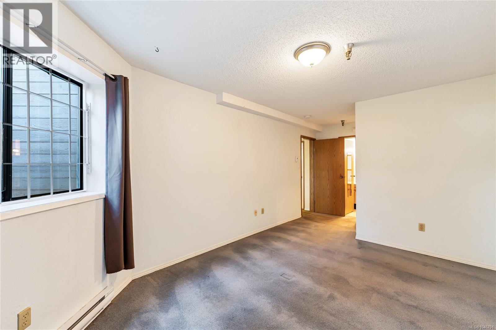212 73 Gorge Road West, Saanich