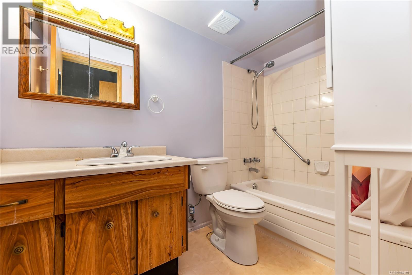 212 73 Gorge Road West, Saanich