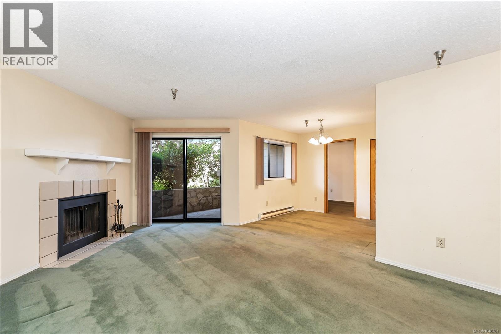 212 73 Gorge Road West, Saanich