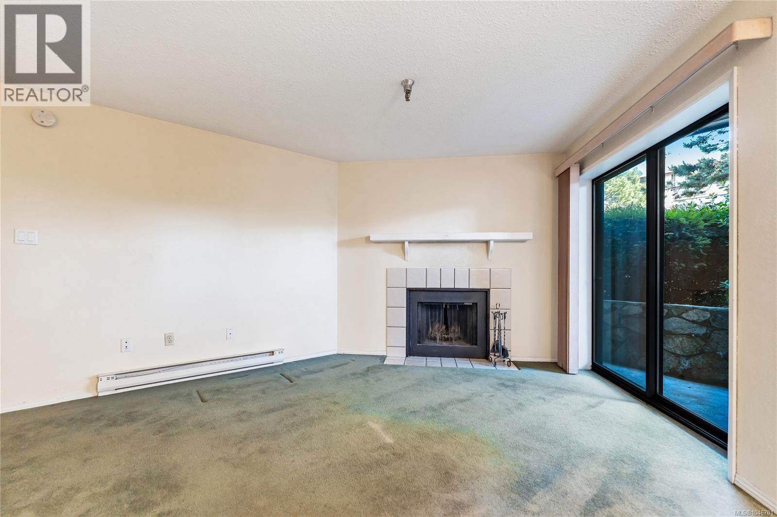 #212 73 Gorge Rd W - 14