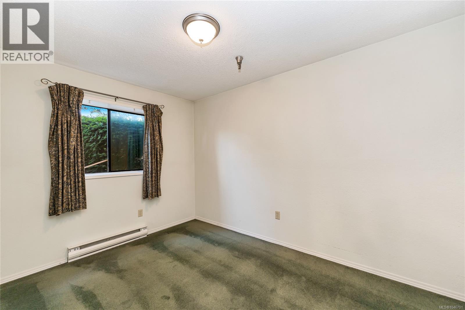 212 73 Gorge Road West, Saanich