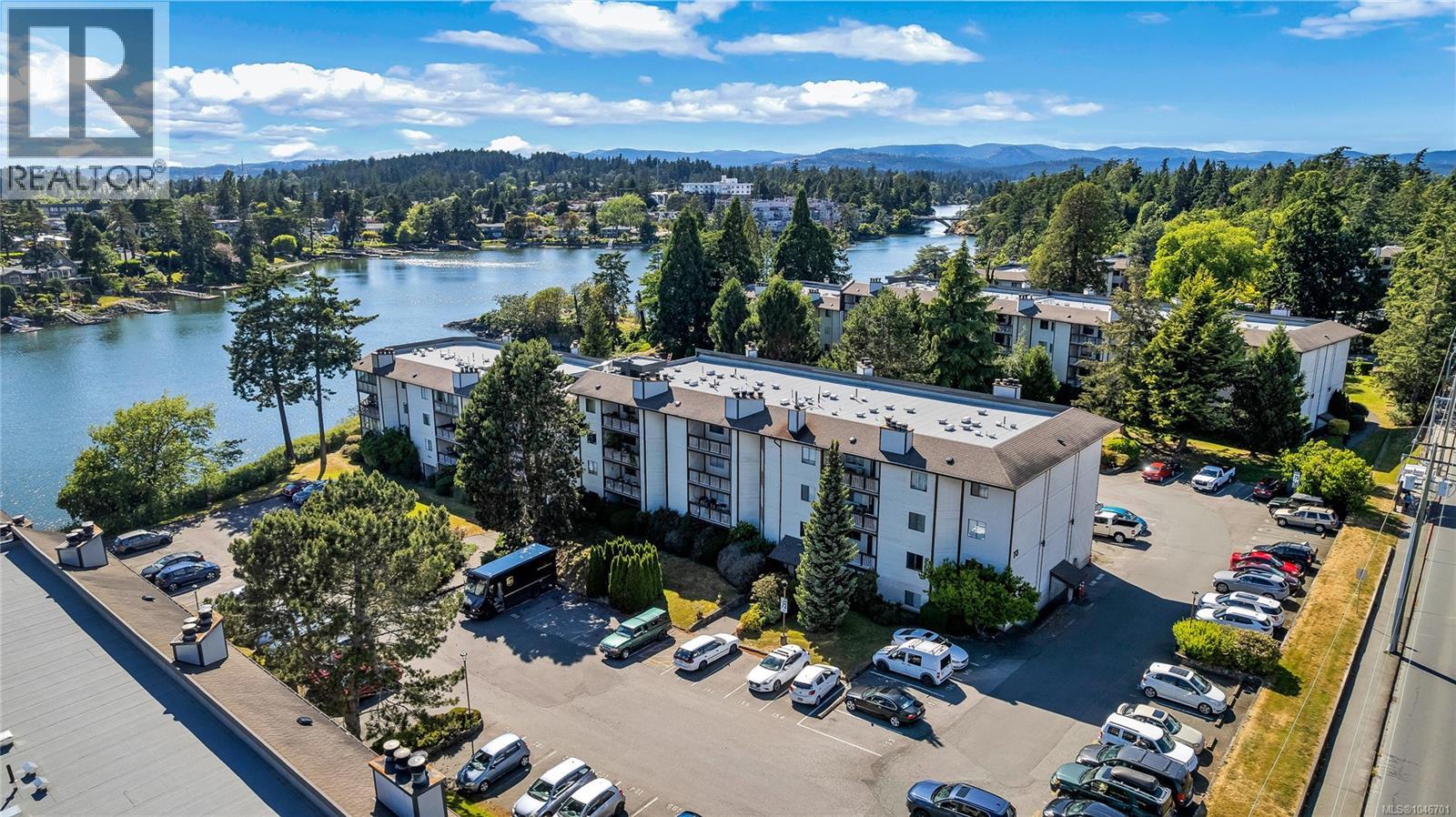 212 73 Gorge Road West, Saanich