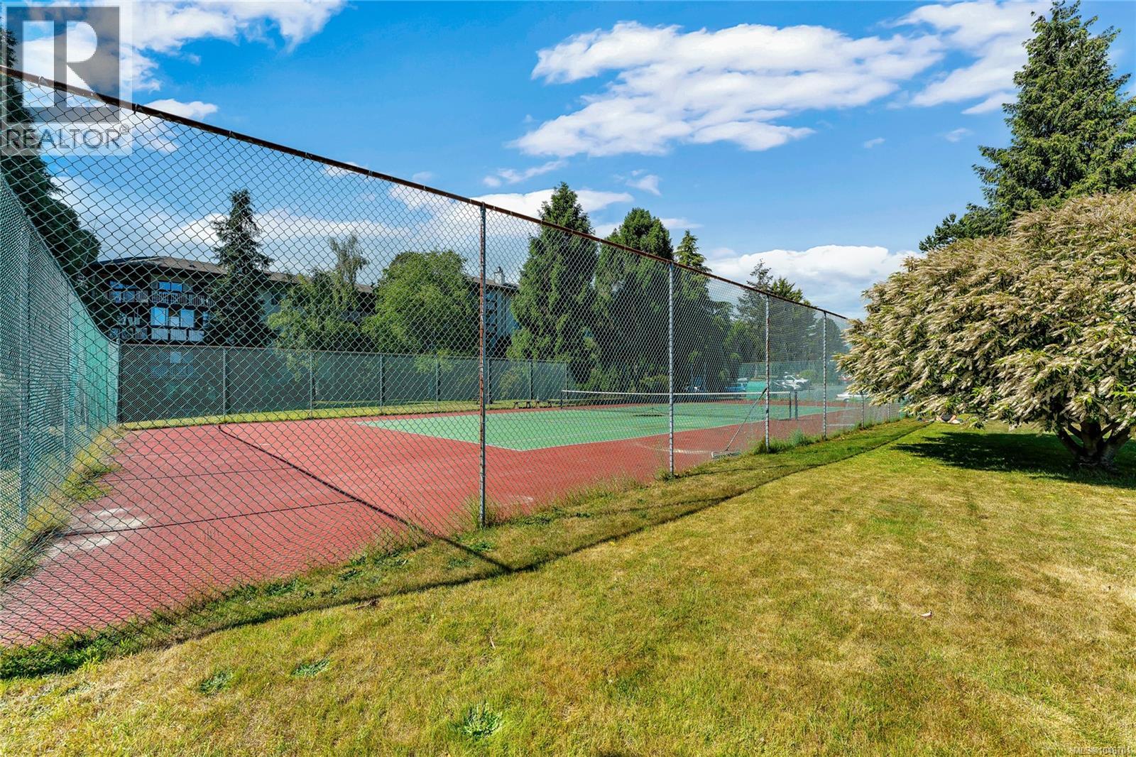 212 73 Gorge Road West, Saanich
