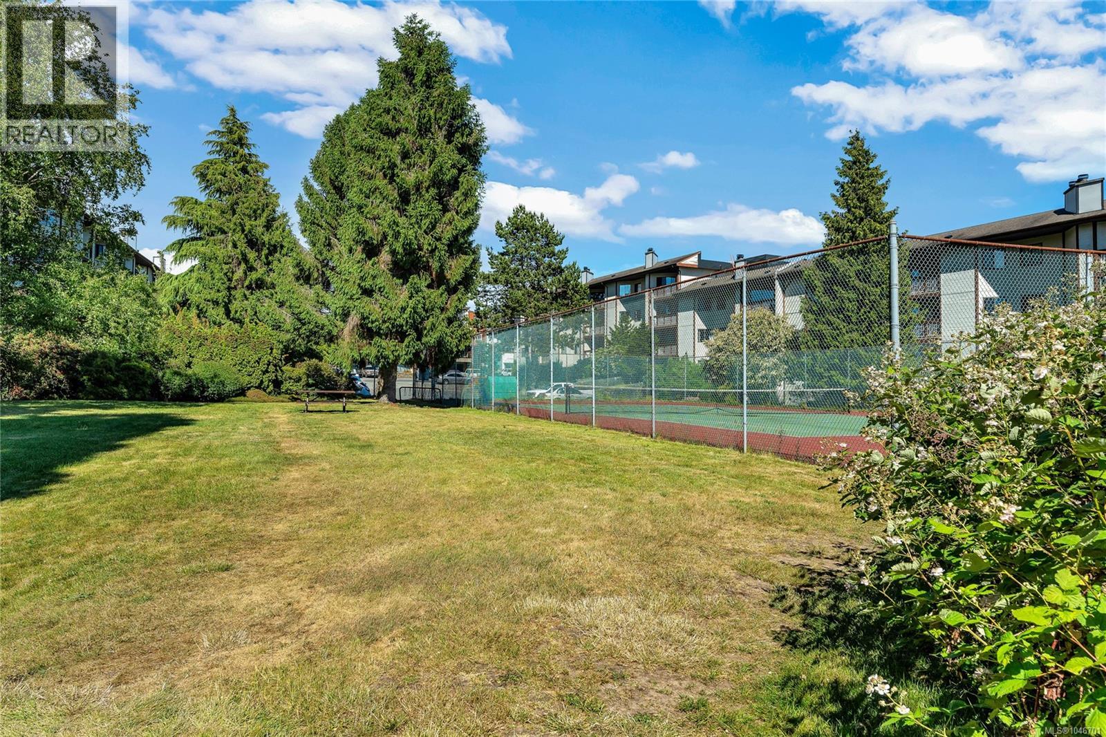 212 73 Gorge Road West, Saanich