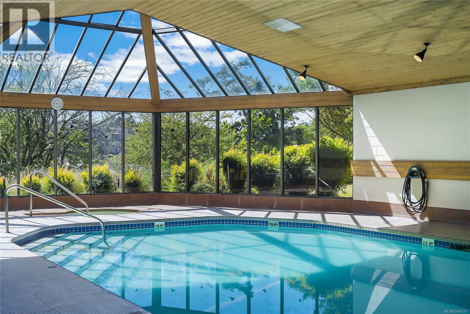 212 73 Gorge Road West, Saanich