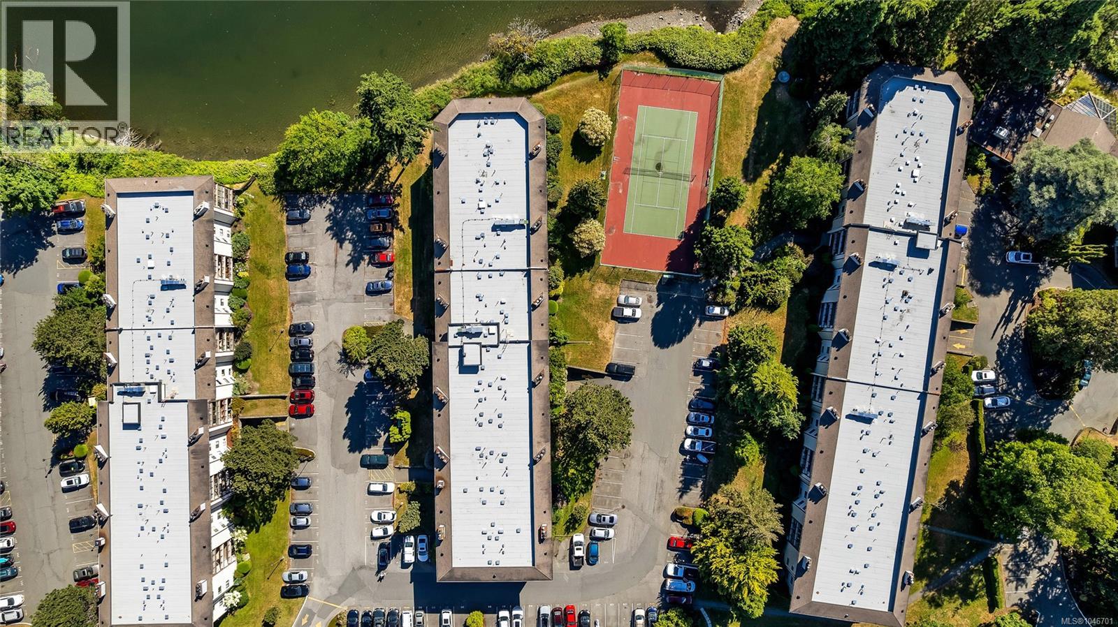 212 73 Gorge Road West, Saanich