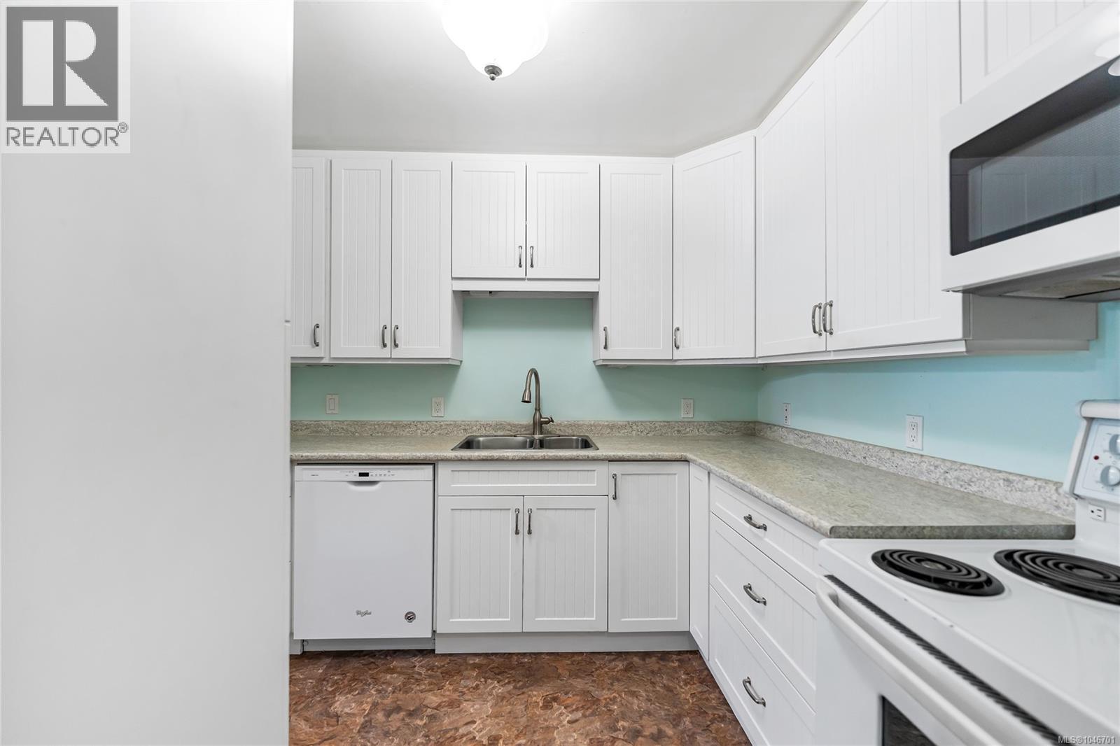 212 73 Gorge Road West, Saanich
