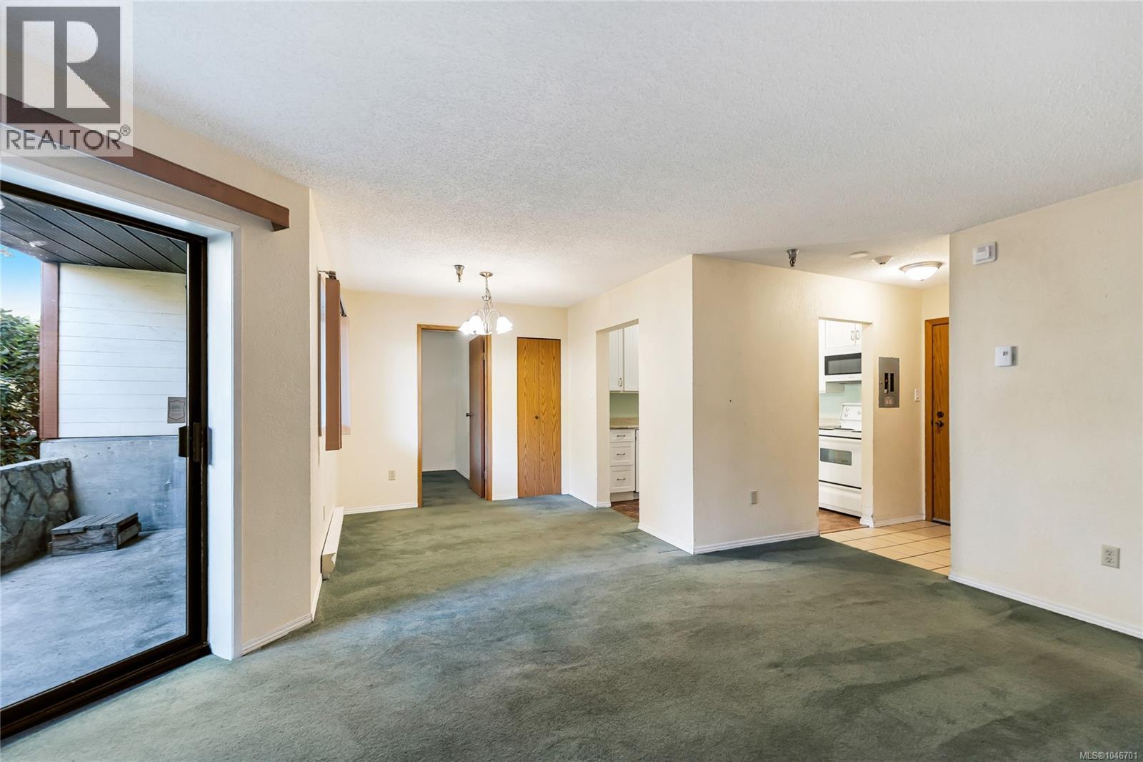 212 73 Gorge Road West, Saanich