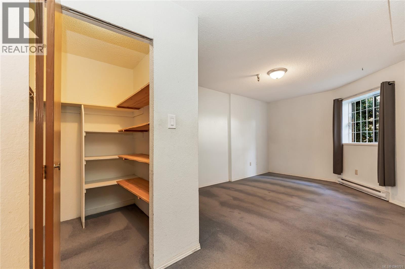 212 73 Gorge Road West, Saanich