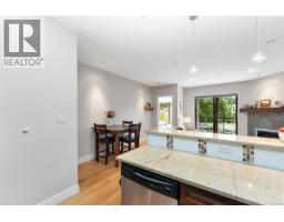 Kitchen - 304 1325 Bear Mountain Pkwy, Langford, BC V9B6T8 Photo 8