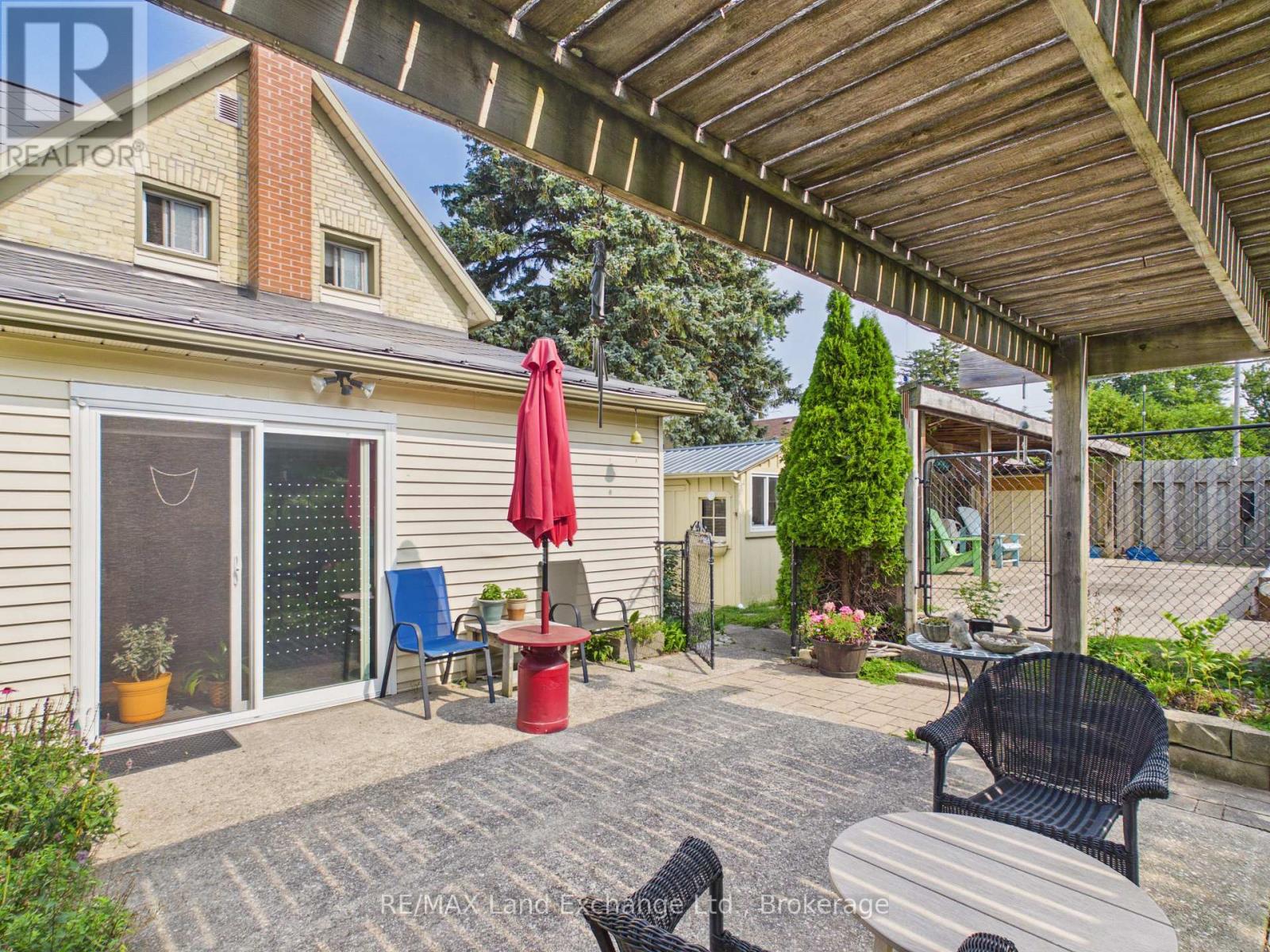 457 PENETANGORE ROW S - 18