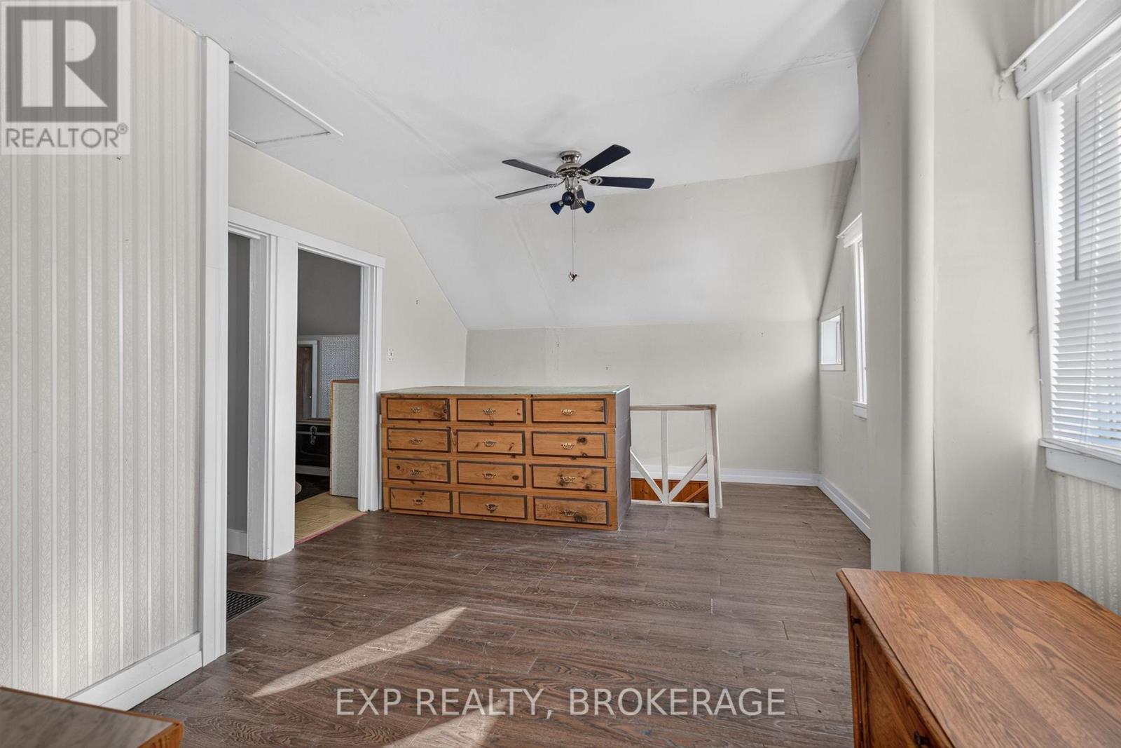 33 BRANCH STREET - 24