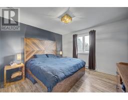 24 Peter's Place thumbnail 10